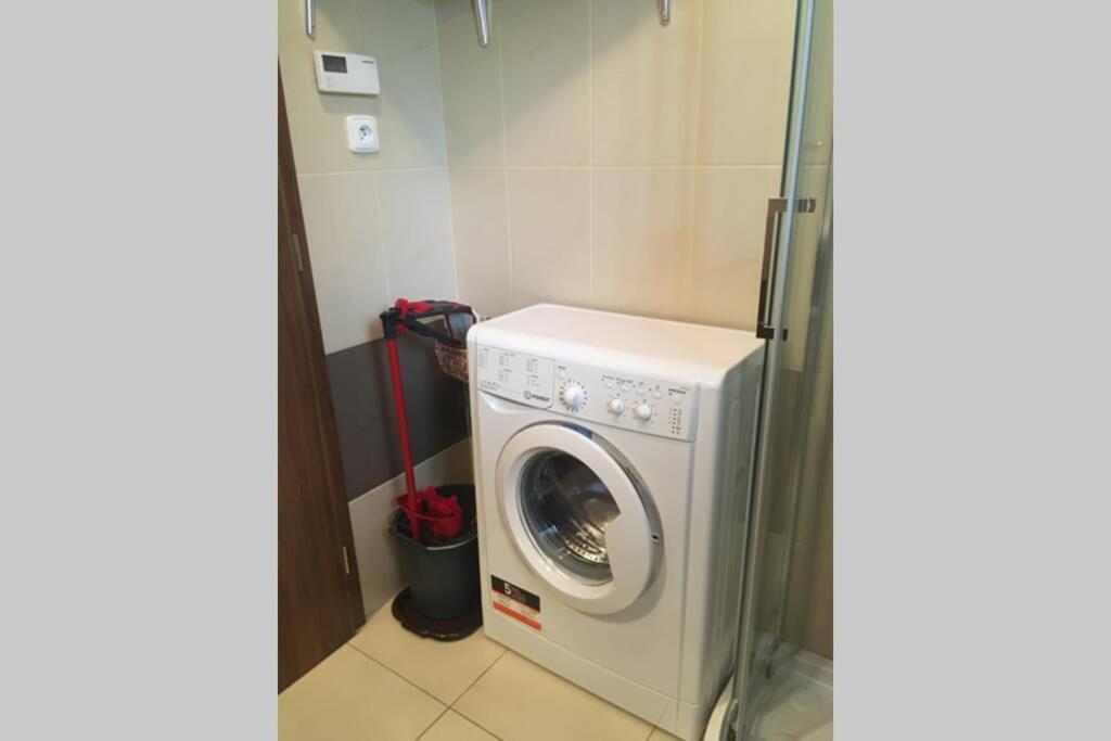 Prijemny Apartman Krovi V Rodinnem Domku Se Sdilenym Bazenem, Terasou A Zahradou ภายนอก รูปภาพ