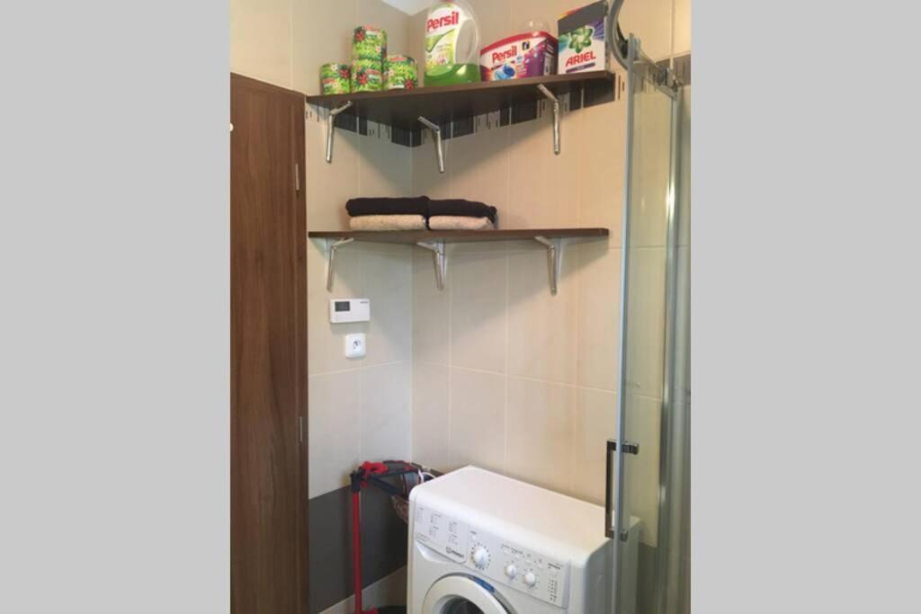 Prijemny Apartman Krovi V Rodinnem Domku Se Sdilenym Bazenem, Terasou A Zahradou ภายนอก รูปภาพ
