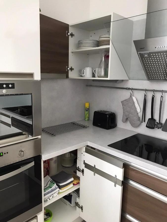 Prijemny Apartman Krovi V Rodinnem Domku Se Sdilenym Bazenem, Terasou A Zahradou ภายนอก รูปภาพ